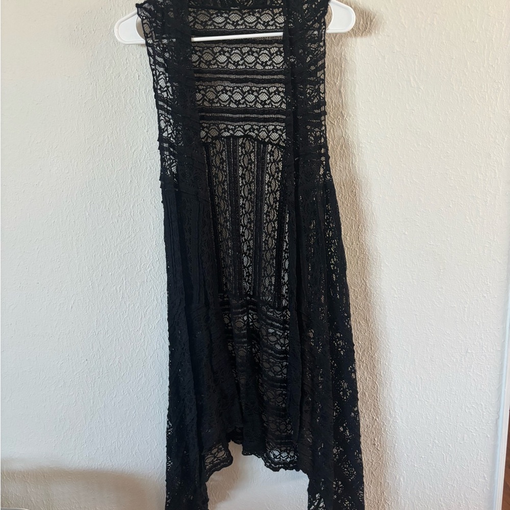 Black Lace Sleeveless Cardigan